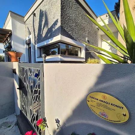 Suelo Flat アパート